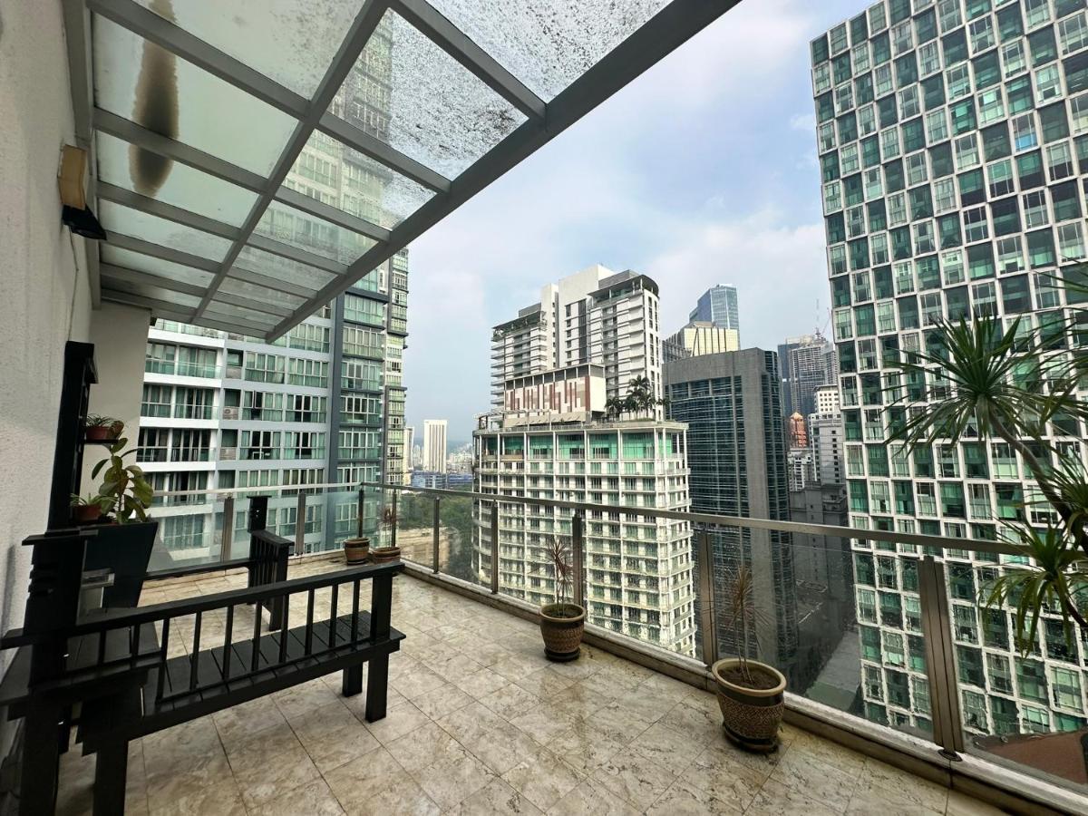 Klcc Suites By Nhb Kuala Lumpur Exterior photo
