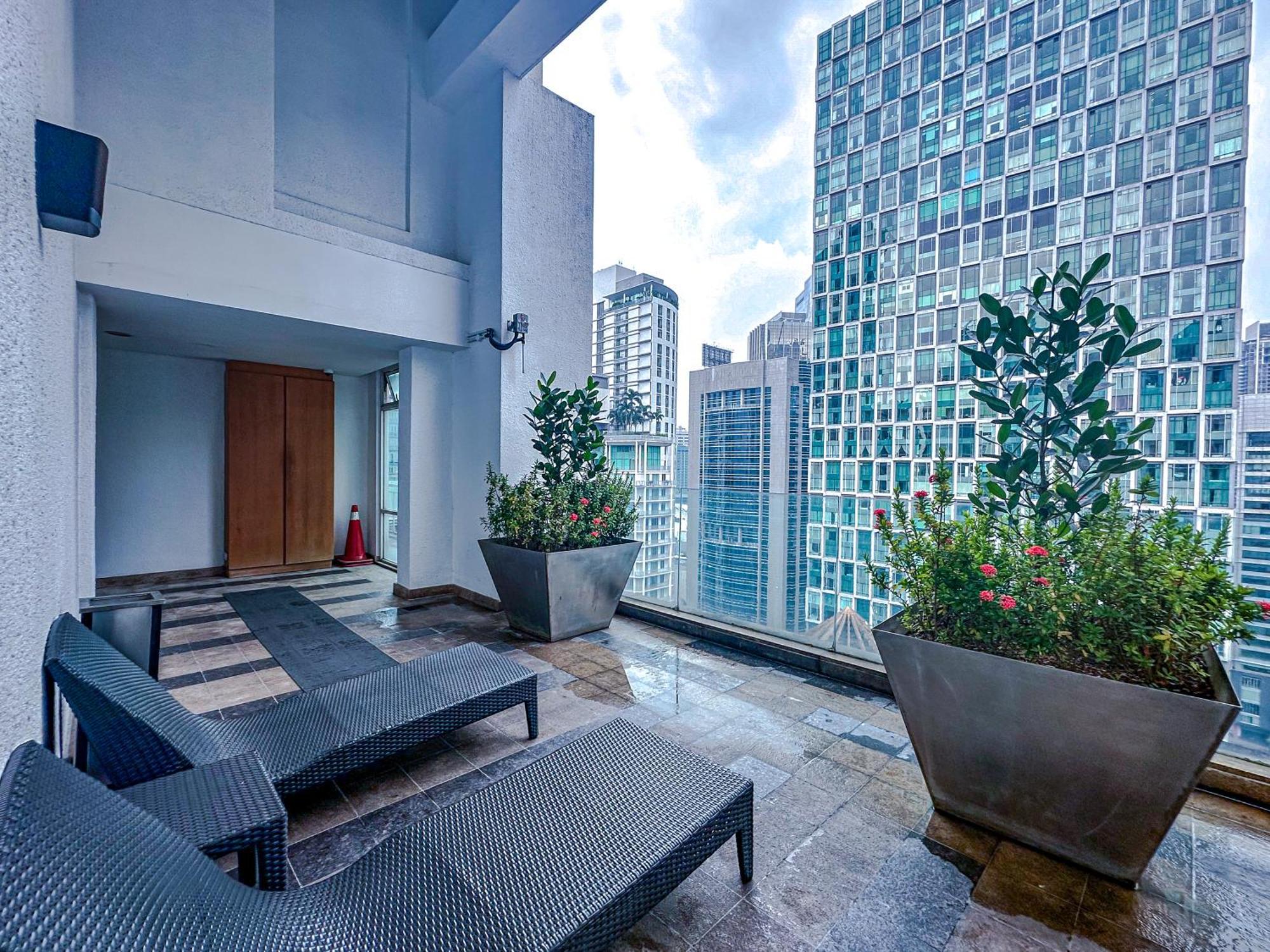 Klcc Suites By Nhb Kuala Lumpur Exterior photo