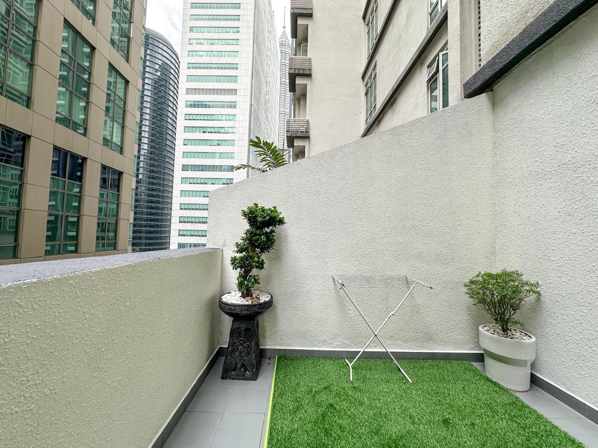 Klcc Suites By Nhb Kuala Lumpur Exterior photo